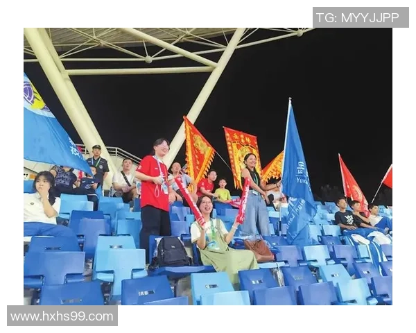 在绿茵场上绽放足球烟花点亮激情与梦想的夜空